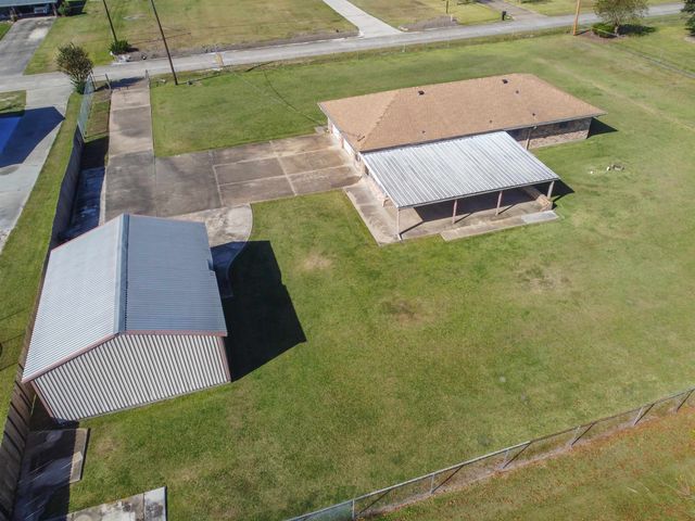 111 Swamp Dr, Bourg, LA 70343