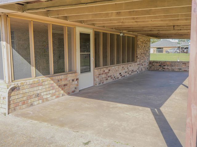 111 Swamp Dr, Bourg, LA 70343