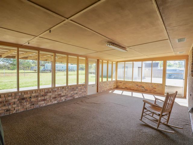 111 Swamp Dr, Bourg, LA 70343