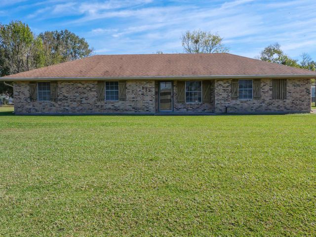 111 Swamp Dr, Bourg, LA 70343