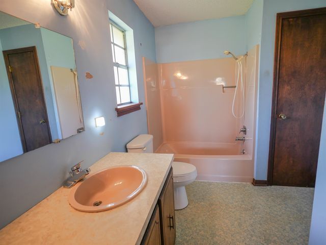 111 Swamp Dr, Bourg, LA 70343