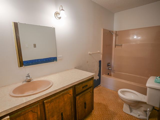 111 Swamp Dr, Bourg, LA 70343