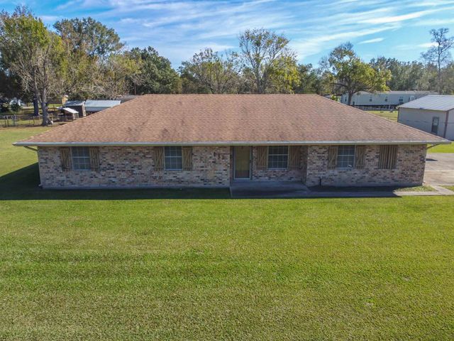 111 Swamp Dr, Bourg, LA 70343