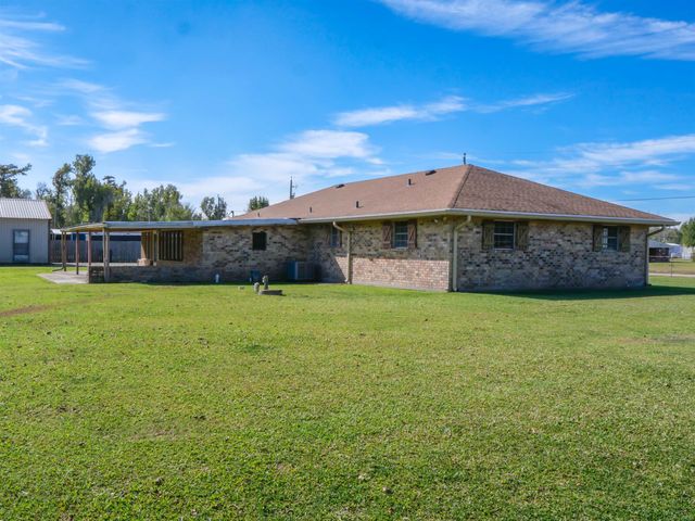 111 Swamp Dr, Bourg, LA 70343