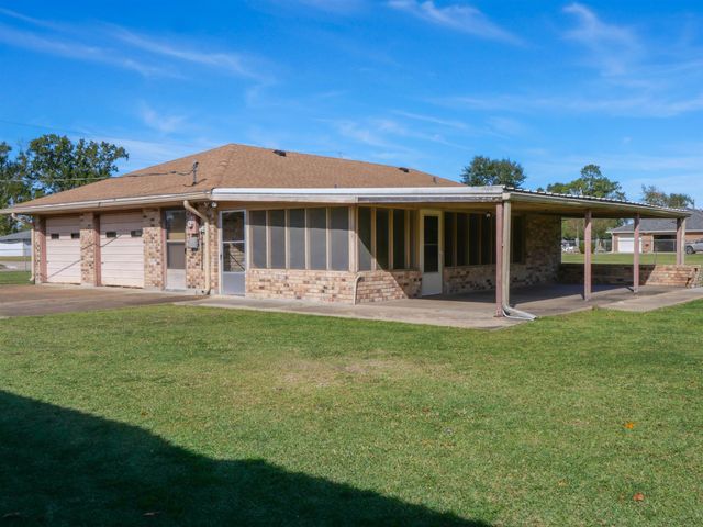 111 Swamp Dr, Bourg, LA 70343