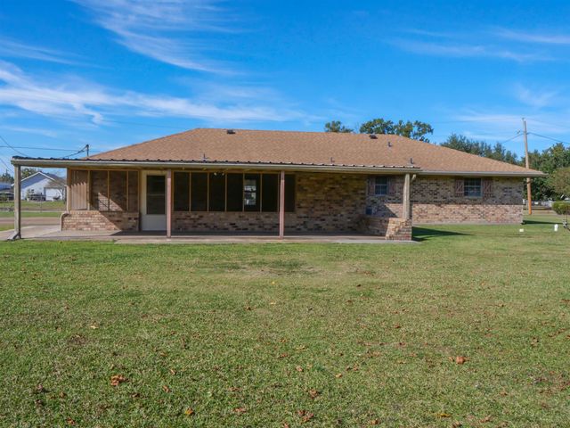 111 Swamp Dr, Bourg, LA 70343