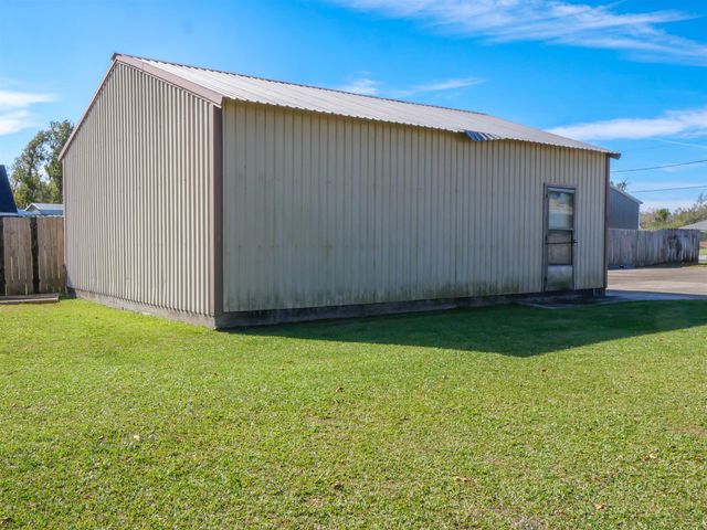 111 Swamp Dr, Bourg, LA 70343