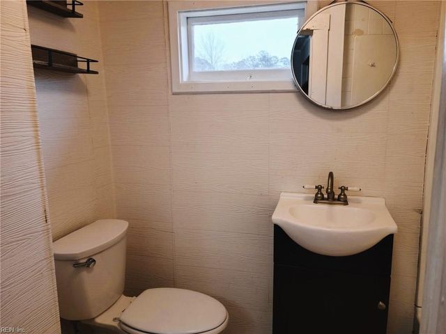1437 Fentress RD, Chesapeake, VA 23322