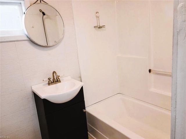 1437 Fentress RD, Chesapeake, VA 23322