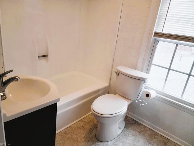 1437 Fentress RD, Chesapeake, VA 23322