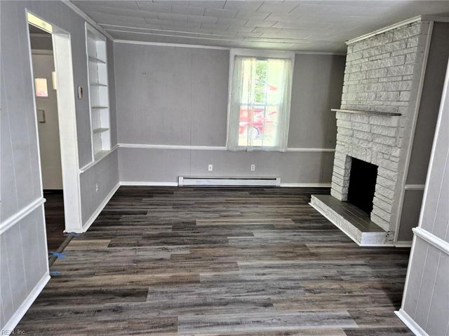 1437 Fentress RD, Chesapeake, VA 23322