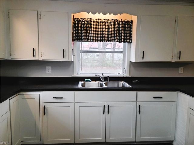1437 Fentress RD, Chesapeake, VA 23322
