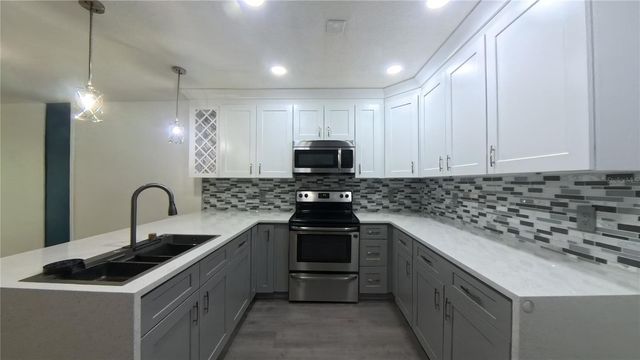 215 GLOWING PEACE LANE 86, Orlando, FL 32824