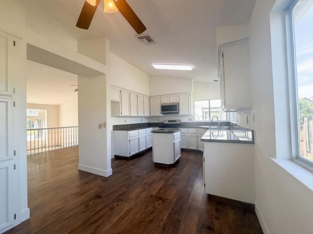 7117 Snowy Birch Way, Sacramento, CA 95823