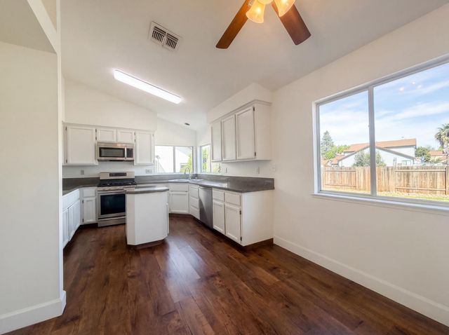 7117 Snowy Birch Way, Sacramento, CA 95823