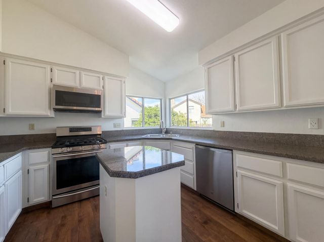 7117 Snowy Birch Way, Sacramento, CA 95823