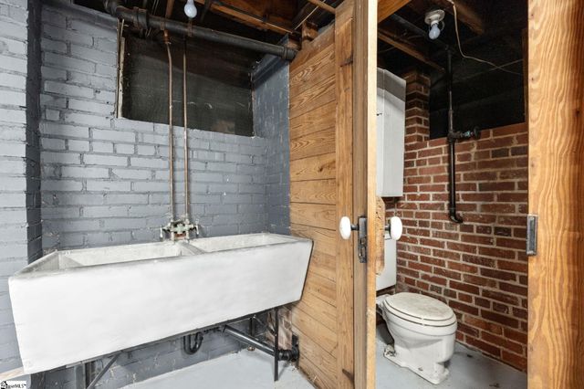 305 N Main Street, Greer, SC 29650