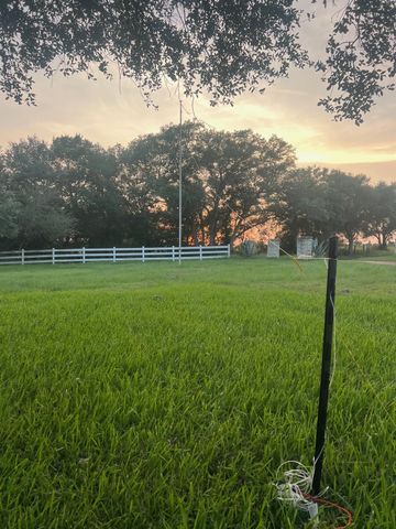3824 Fm 949, Millheim, TX 77474
