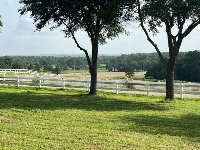 3824 Fm 949, Millheim, TX 77474