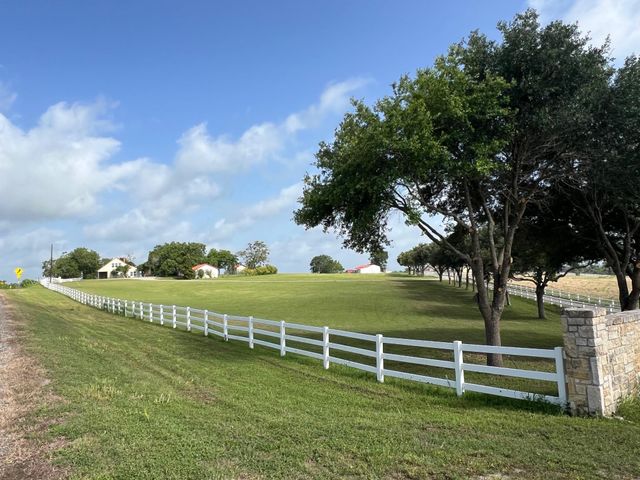 3824 Fm 949, Millheim, TX 77474
