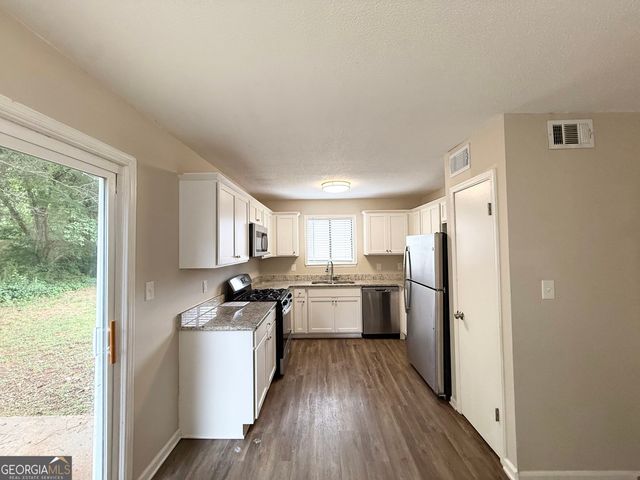 1061 Mainstreet Lake Drive, Stone Mountain, GA 30088