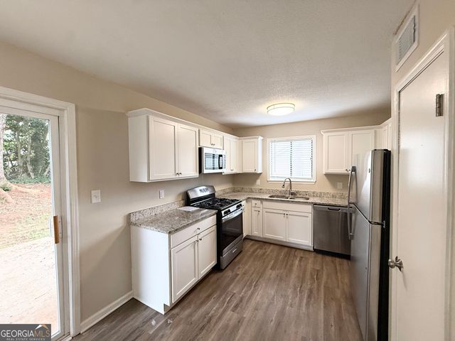 1061 Mainstreet Lake Drive, Stone Mountain, GA 30088