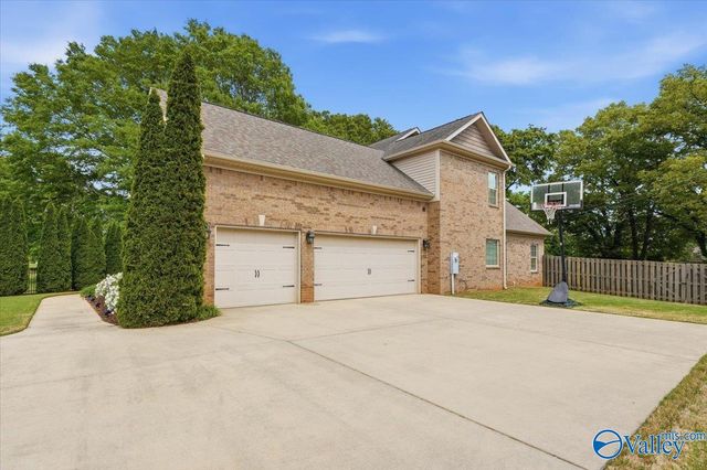 127 Whippoorwill Drive, Huntsville, AL 35811