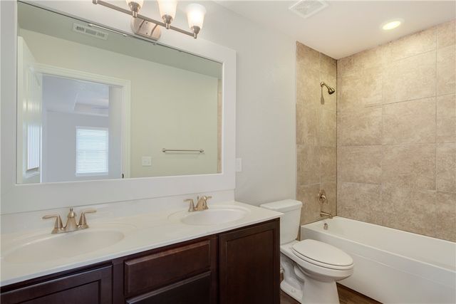 888 Via Silva Avenue B, Springdale, AR 72762