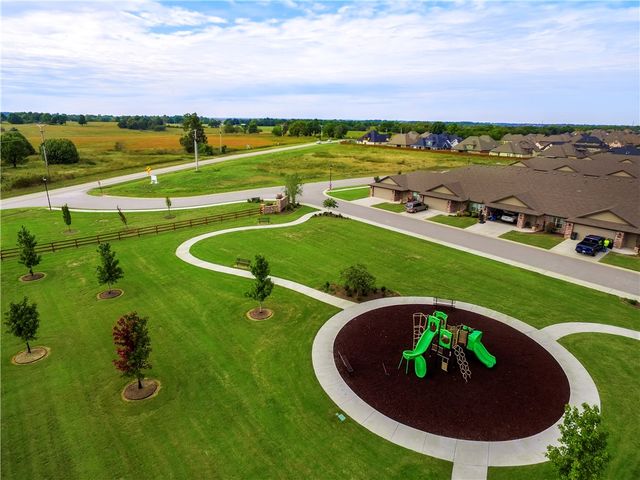 888 Via Silva Avenue B, Springdale, AR 72762