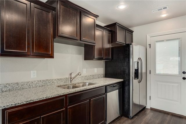 888 Via Silva Avenue B, Springdale, AR 72762