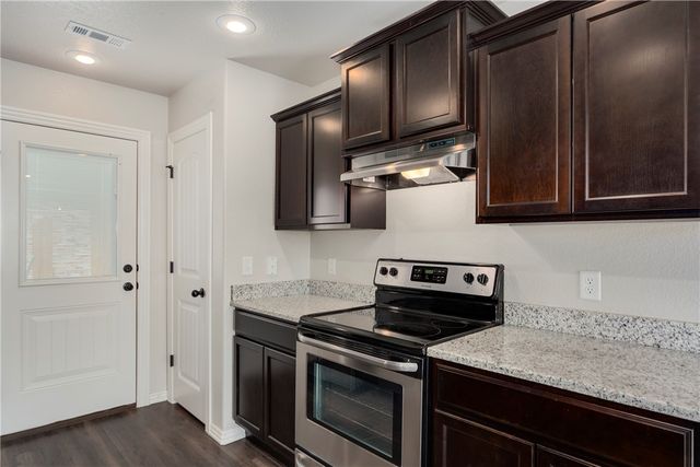 888 Via Silva Avenue B, Springdale, AR 72762