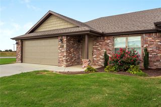 888 Via Silva Avenue B, Springdale, AR 72762