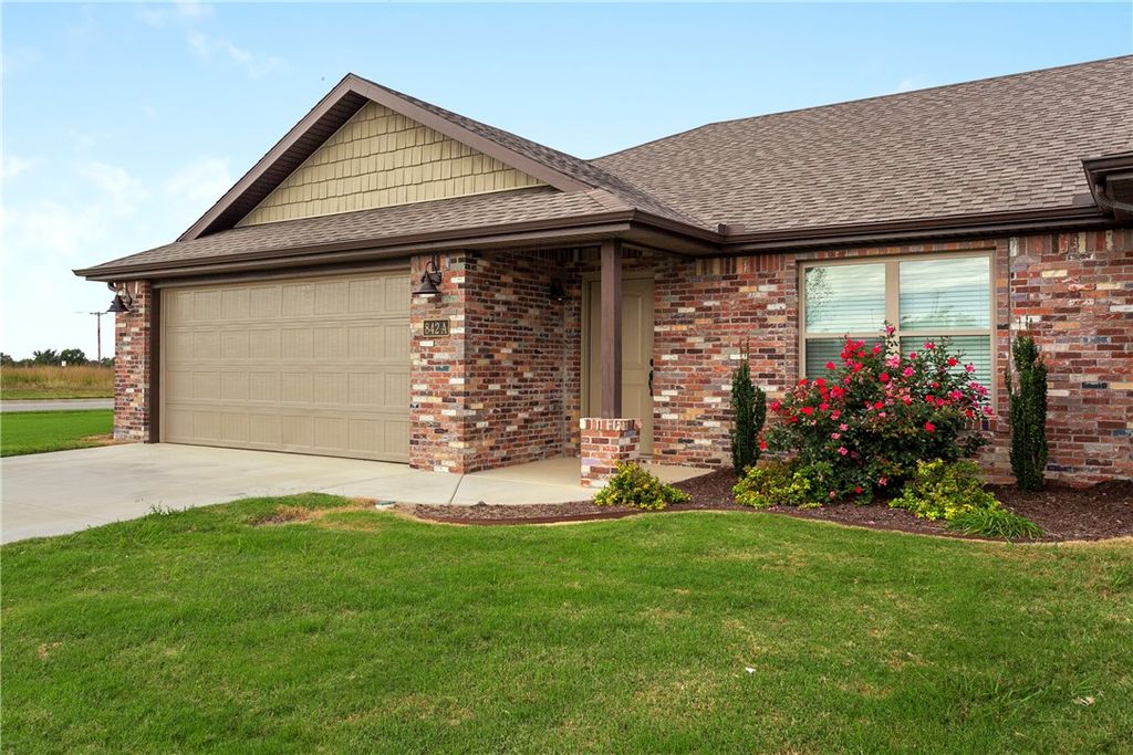 888 Via Silva Avenue B, Springdale, AR 72762