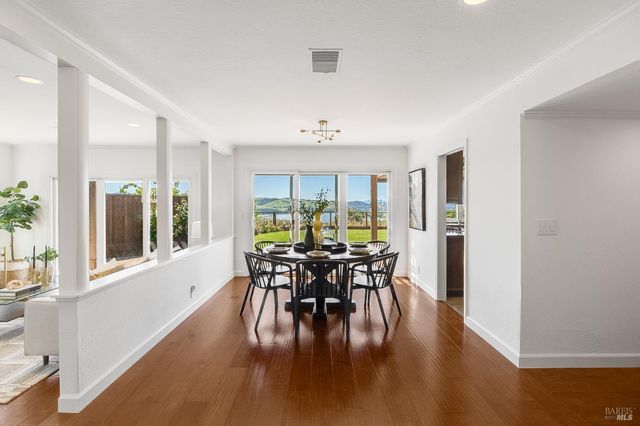 312 Baker Ct, Benicia, CA 94510