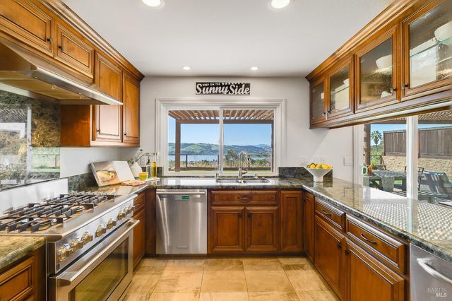 312 Baker Ct, Benicia, CA 94510