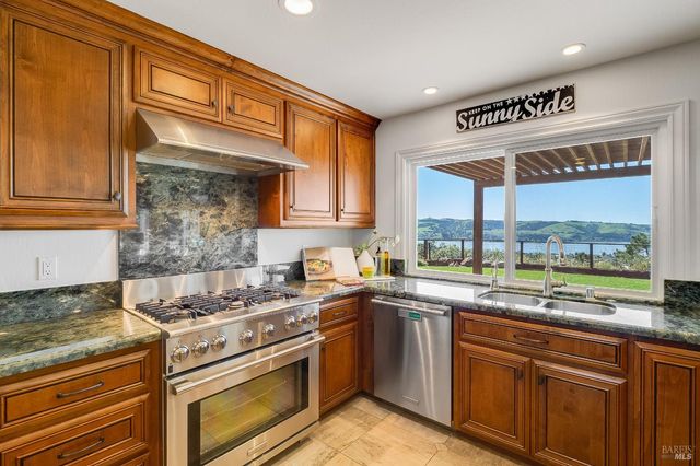312 Baker Ct, Benicia, CA 94510