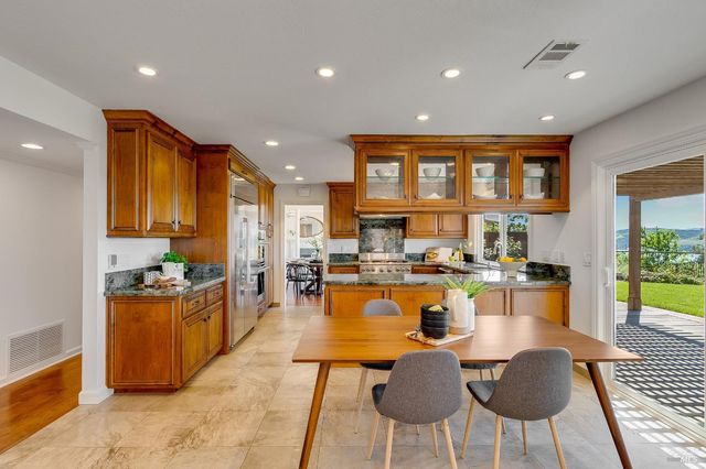 312 Baker Ct, Benicia, CA 94510