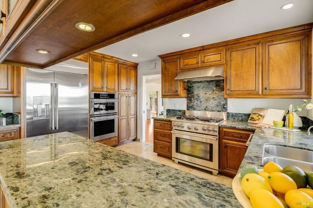 312 Baker Ct, Benicia, CA 94510