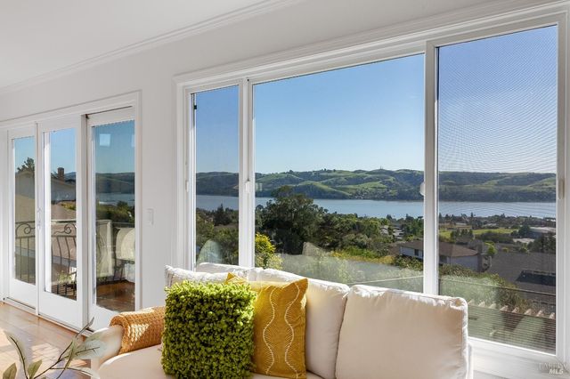 312 Baker Ct, Benicia, CA 94510