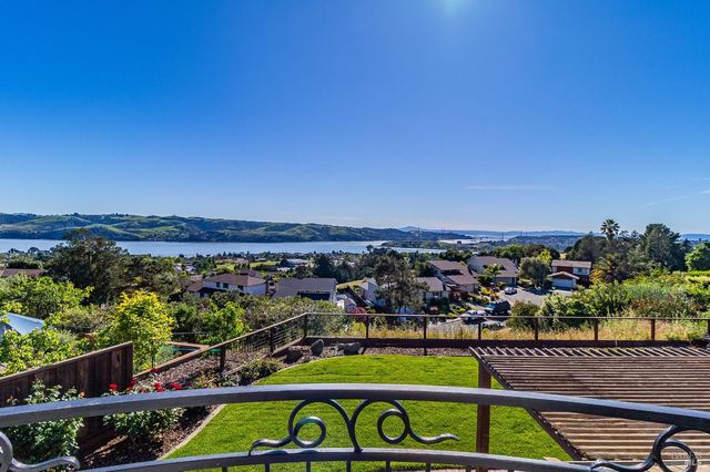 312 Baker Ct, Benicia, CA 94510