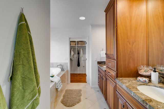 312 Baker Ct, Benicia, CA 94510