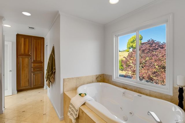 312 Baker Ct, Benicia, CA 94510