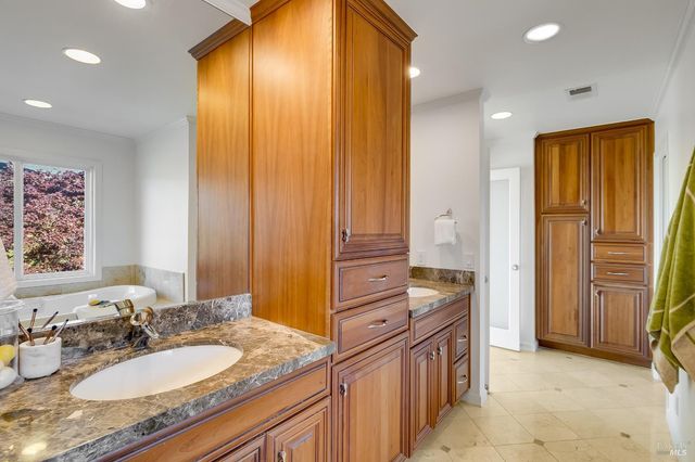 312 Baker Ct, Benicia, CA 94510