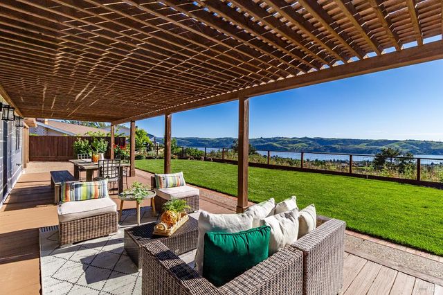 312 Baker Ct, Benicia, CA 94510