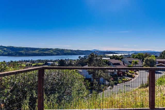 312 Baker Ct, Benicia, CA 94510