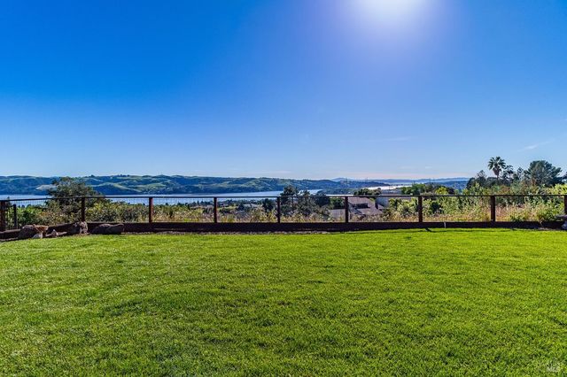 312 Baker Ct, Benicia, CA 94510