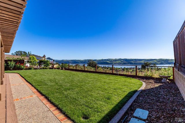 312 Baker Ct, Benicia, CA 94510