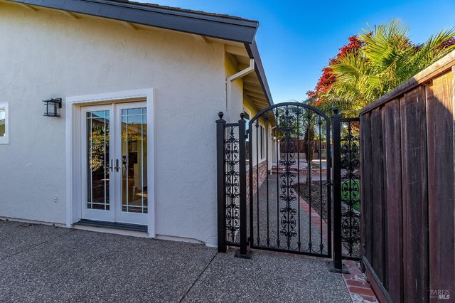 312 Baker Ct, Benicia, CA 94510