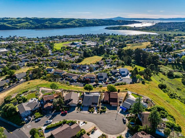 312 Baker Ct, Benicia, CA 94510