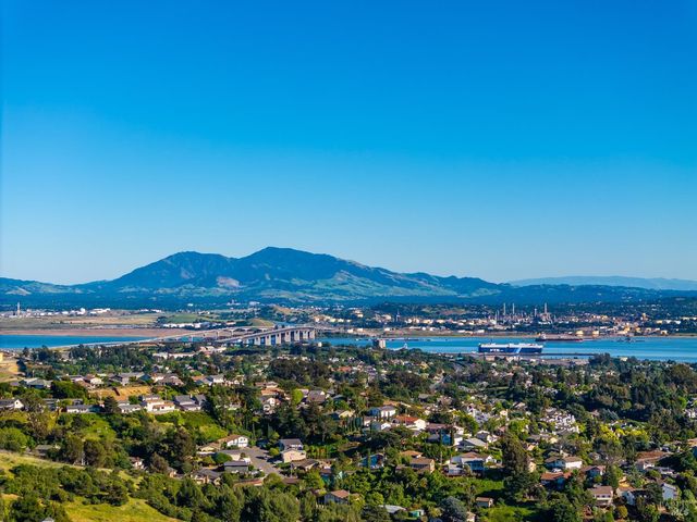312 Baker Ct, Benicia, CA 94510